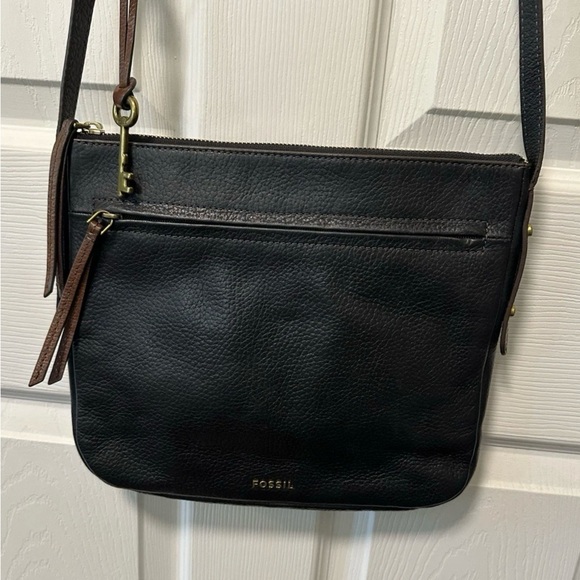 Fossil Pebbled Leather Black Crossbody Bag w/ Tassel Pull - Picture 1 of 14